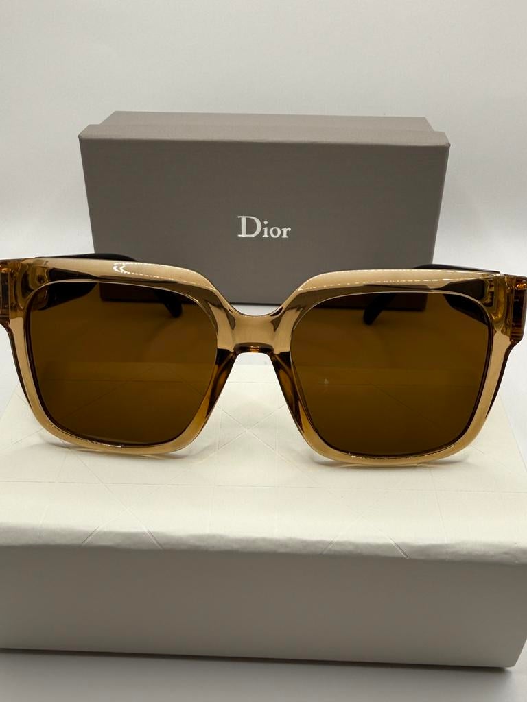 Lunettes de soleil Dior - Élégantes et nouvelles, Bijoux, Sacs & Beauté, Lunettes de Soleil & Lunettes | Femmes, Enlèvement ou Envoi