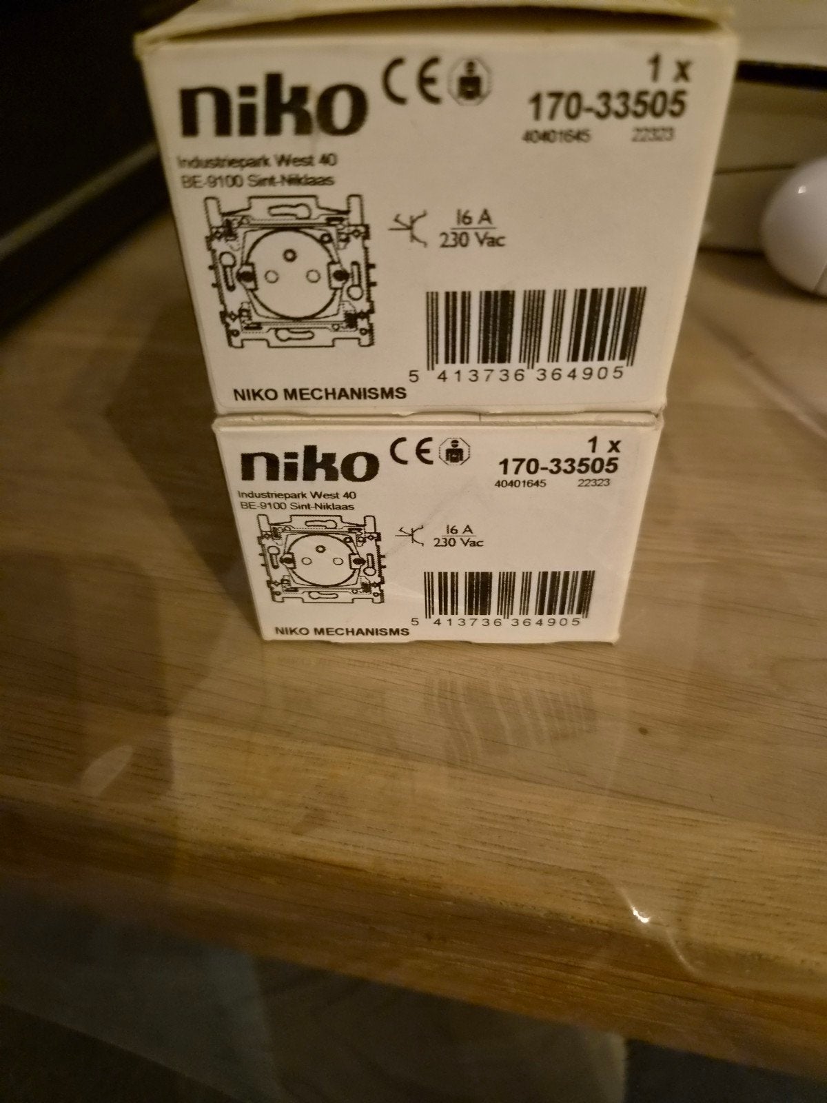 Niko geconnecteerde schakelbare stopcontact, Doe-het-zelf en Bouw, Ophalen