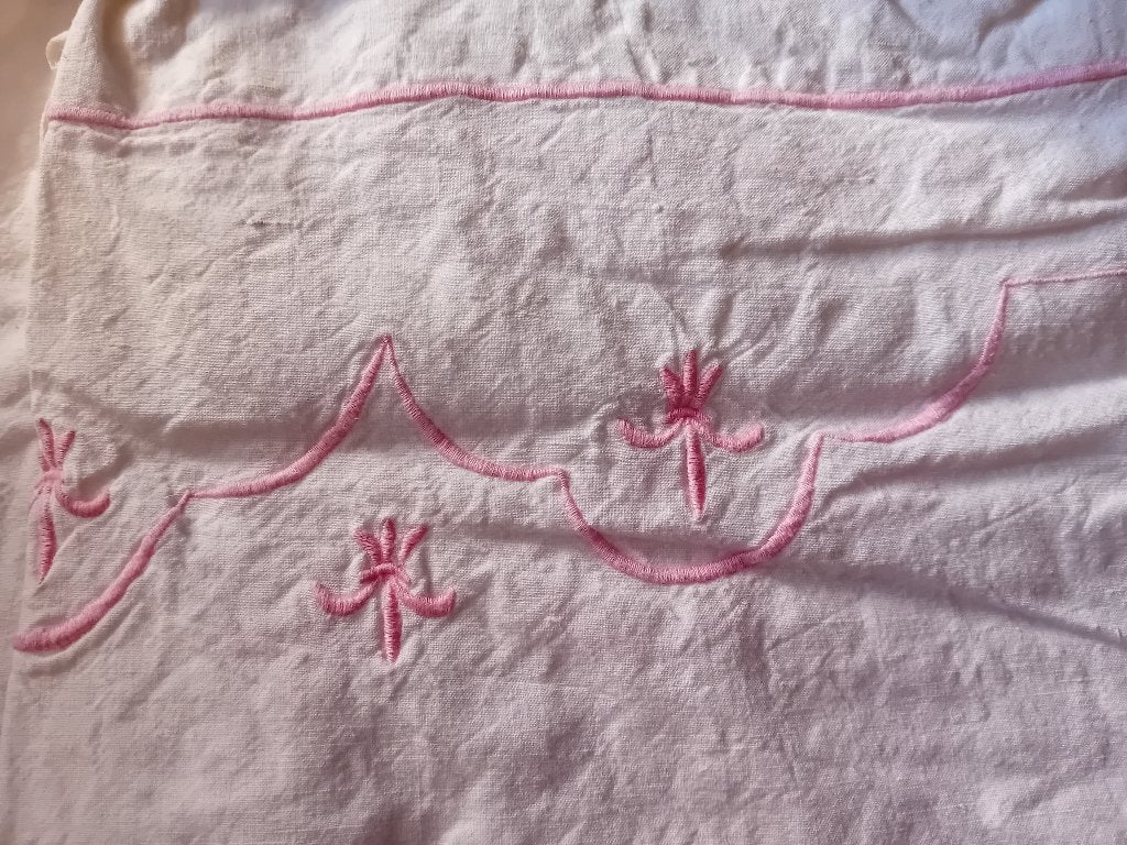 Drap brodés ancien en cotton, Maison & Meubles, Enlèvement, Coton, Deux personnes, Blanc