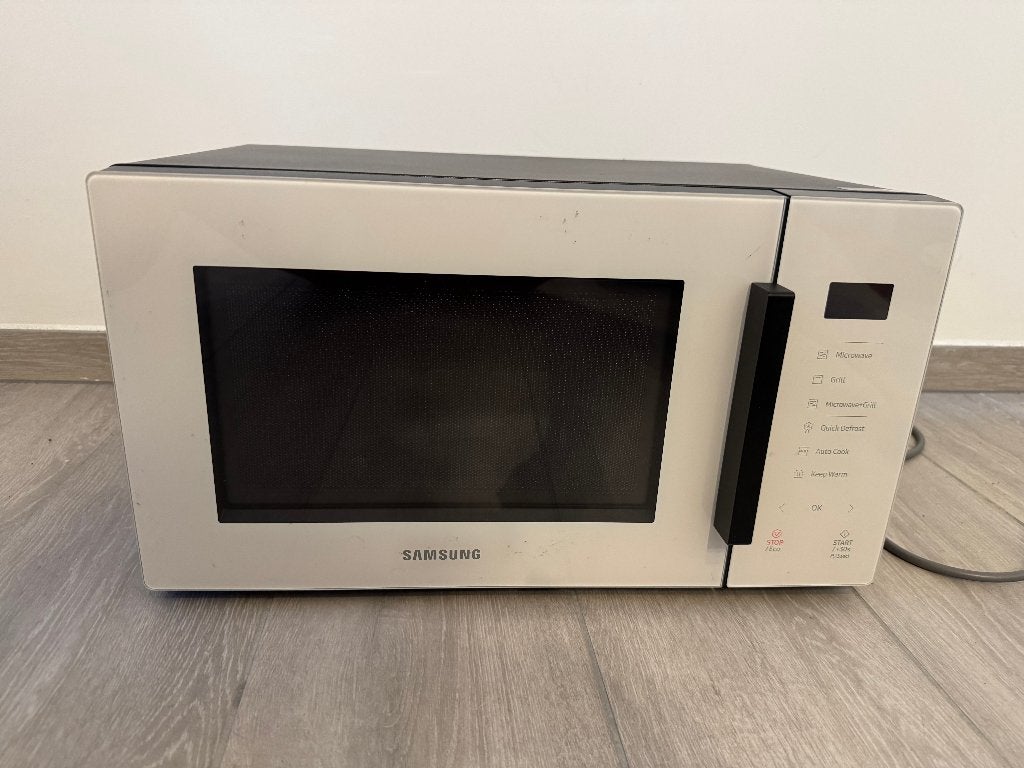 Samsung microgolfoven 23 liter zwart – MG23T5018GE, Croustillant, Comme neuf, Enlèvement, 45 à 60 cm