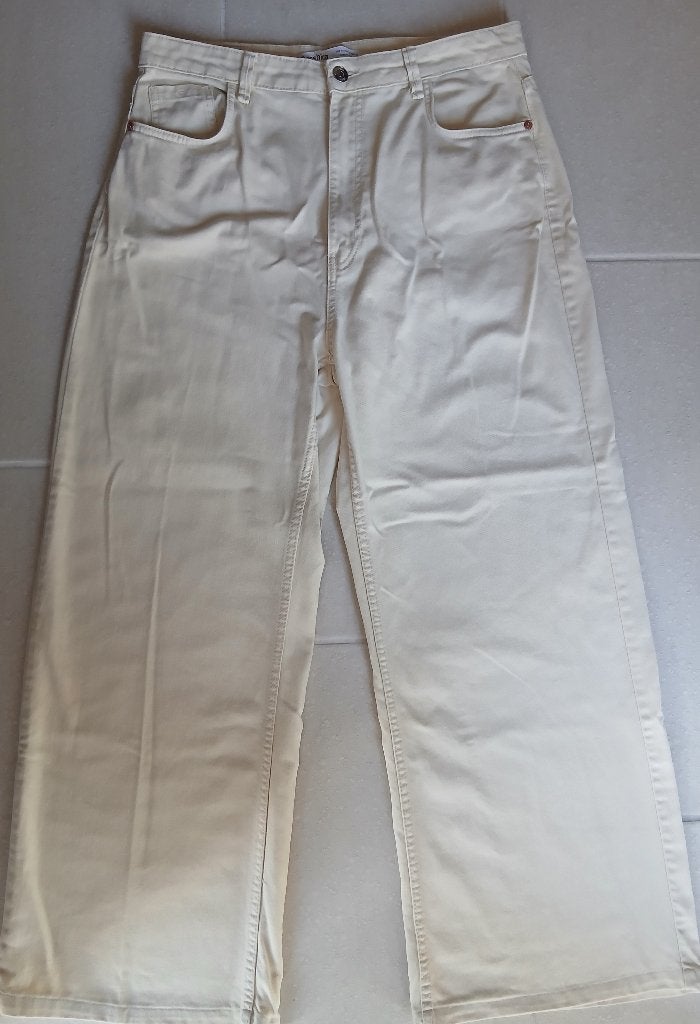 Broek Bershka. Gebroken wit. 42, Wit, Maat 42/44 (L), Zo goed als nieuw, Lang