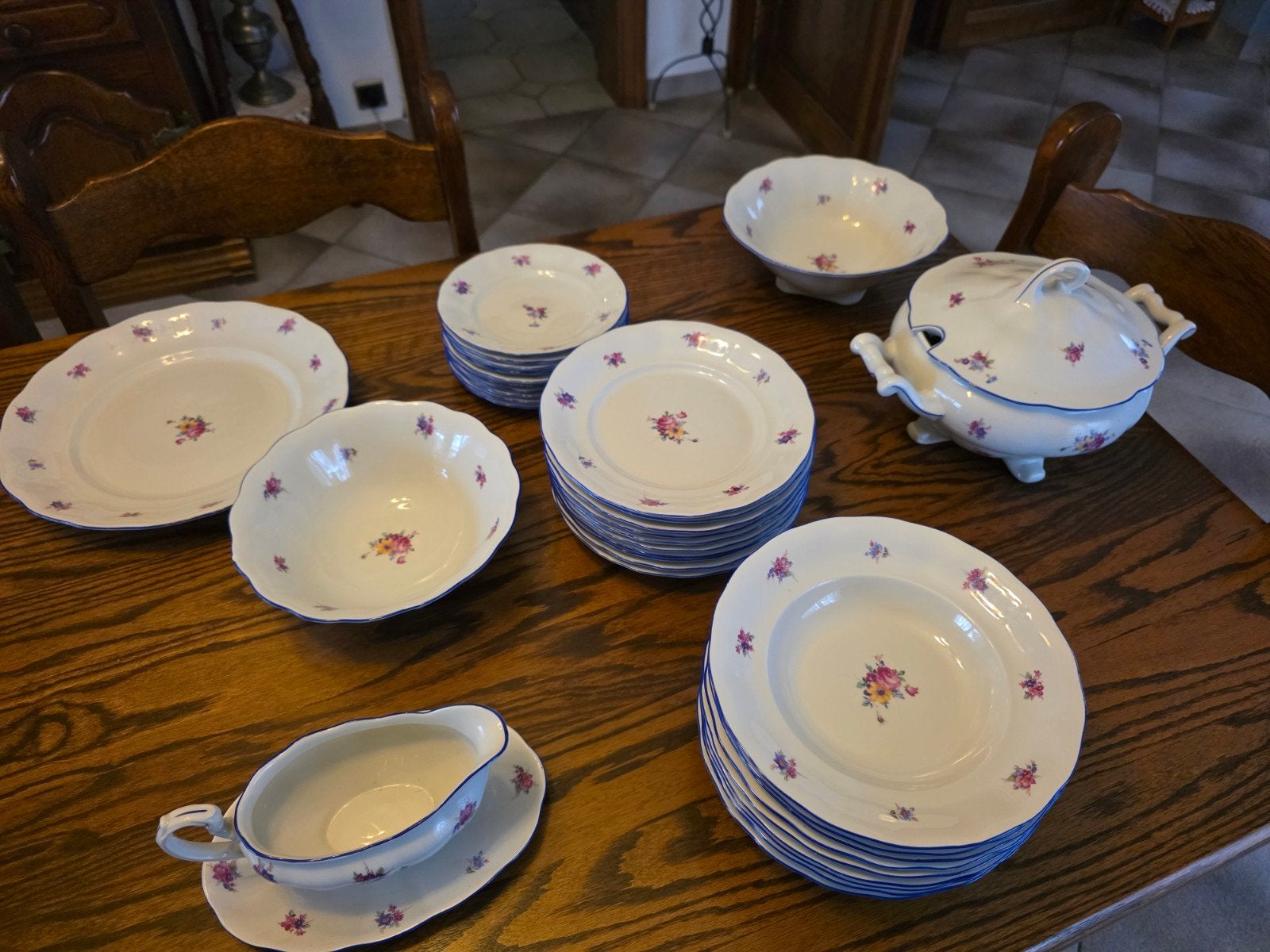 Service de table vintage en porcelaine – Karolina, Enlèvement