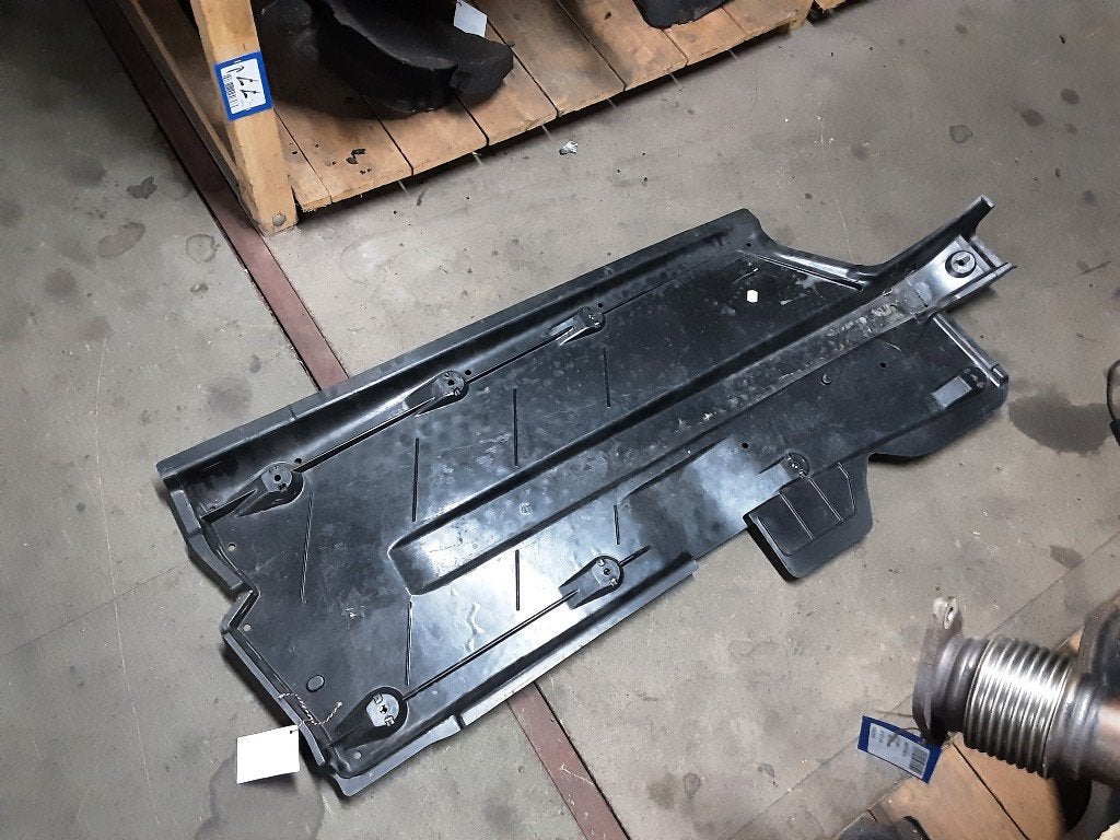 ANKERPLAAT LINKS VOOR Volkswagen Polo IV (9N1 / 2/3), Gebruikt, Volkswagen, Mevr. I. Hauben, Rue de l'Espoir 34 34
4030  GRIVEGNÉE, BE