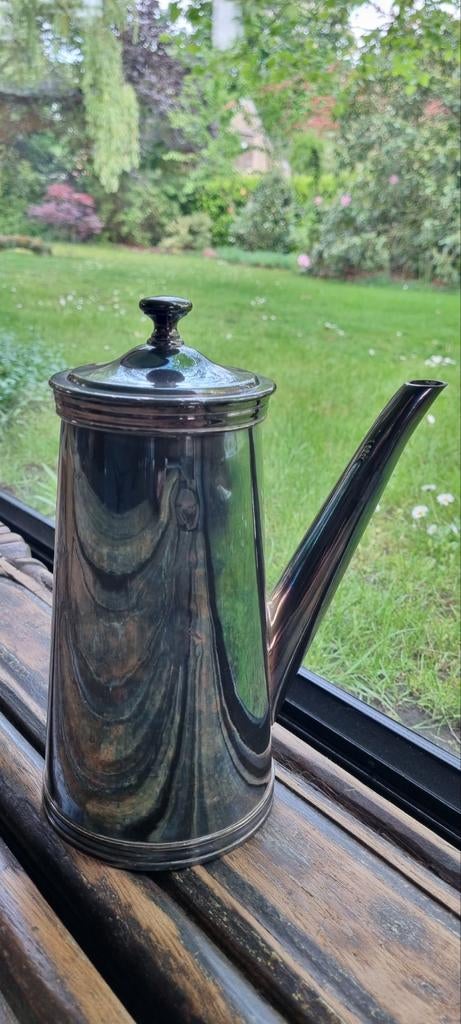 Cafetière en métal argenté, Enlèvement