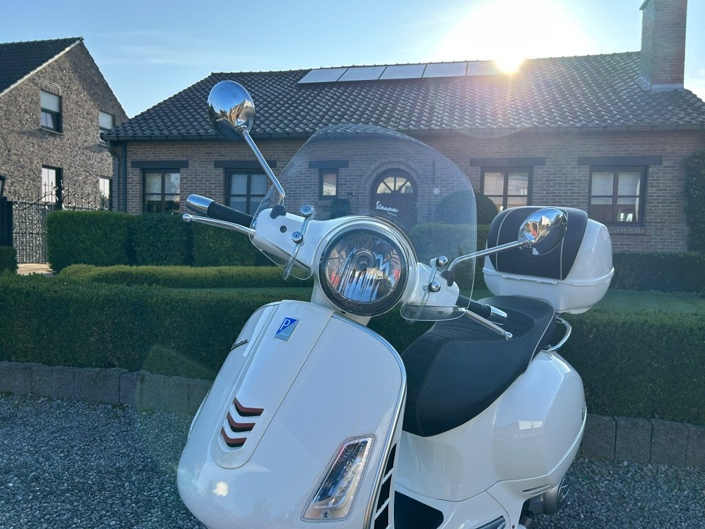 Vespa GTS 300 Super Wit, Motoren, Scooter, Bedrijf, Minimaal motorrijbewijs A2, Automaat