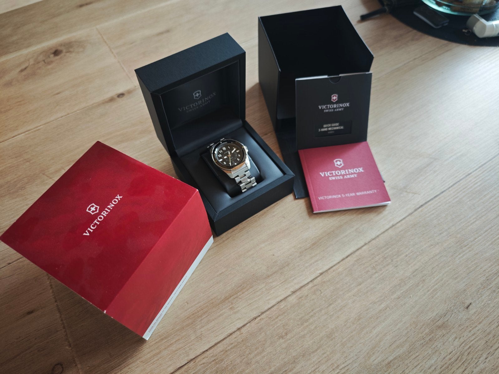 VICTORINOX JOURNEY 1884 AUTOMAAT, Handtassen en Accessoires, Horloges | Heren, Overige merken, Staal, Gebruikt, Staal