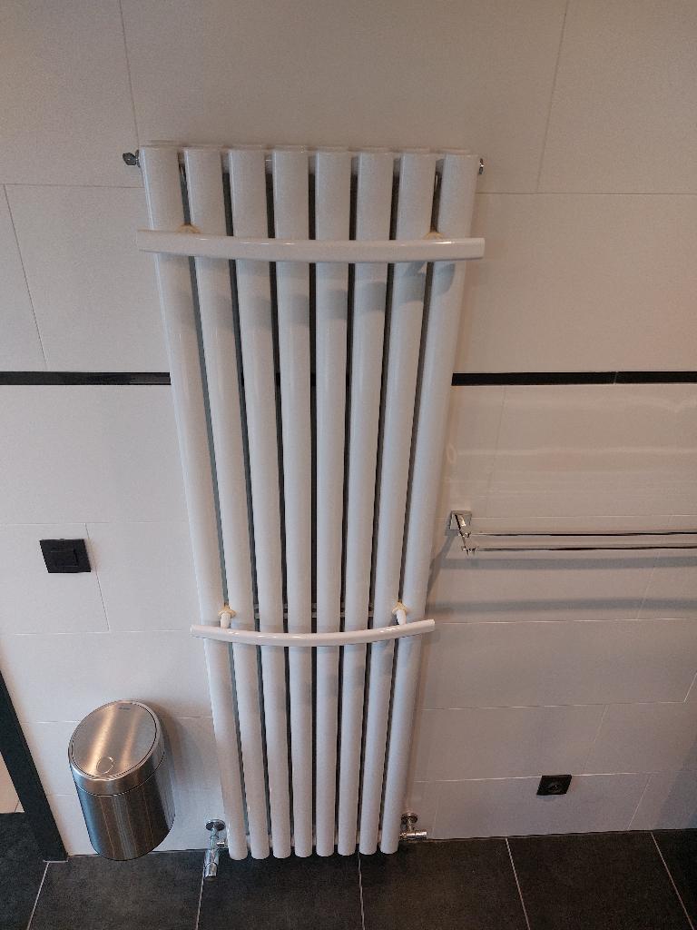 Radiateur sèche-serviettes design Vipera Loving — 180x48 cm, Bricolage & Construction, 800 watts ou plus, Moins de 60 cm, Enlèvement