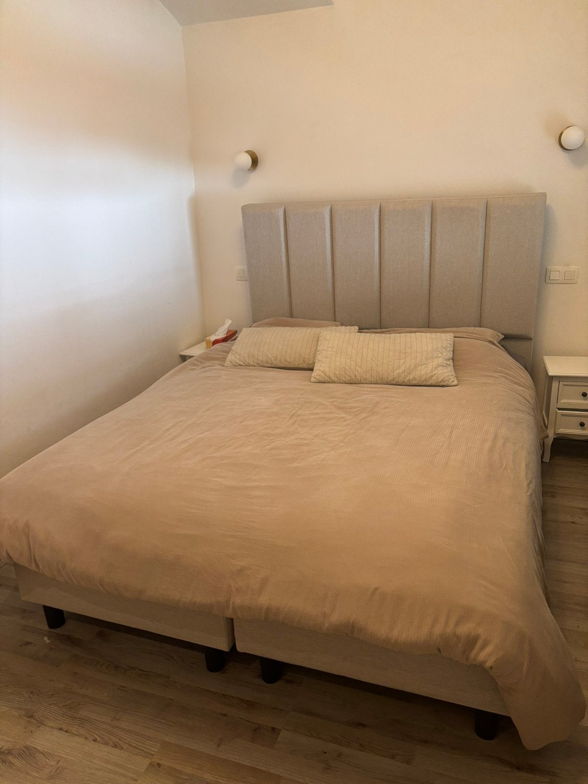 Boxspring, Ophalen, Zo goed als nieuw, Beige