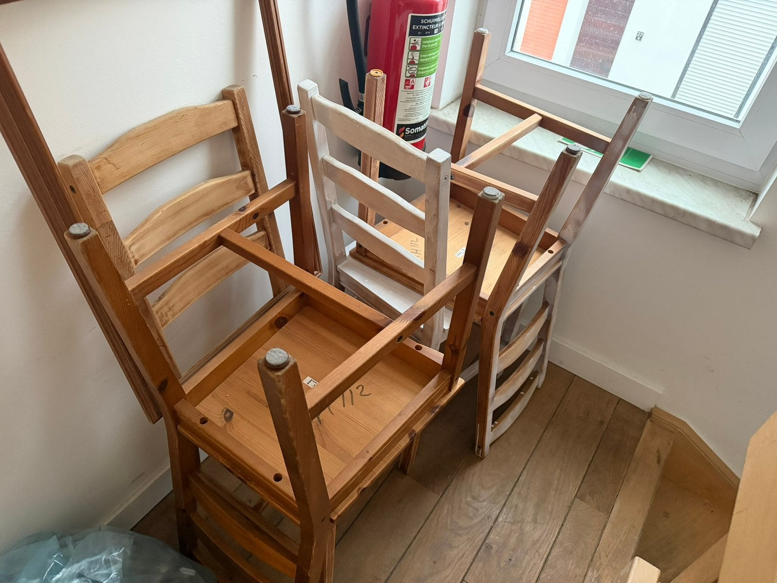 4 chaises en bois GRATUITES, Enlèvement, Utilisé, Bois, Quatre