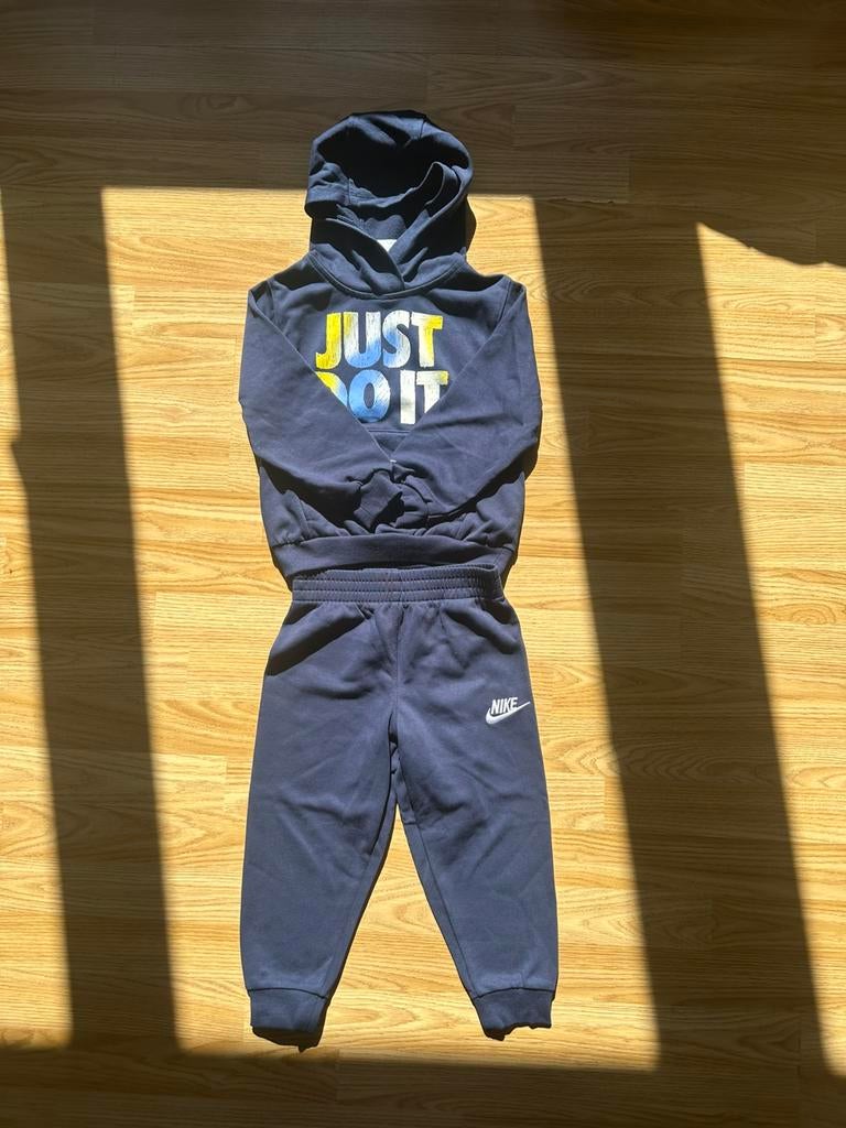 Nike trainingspak maat 98-104, Ophalen, Zo goed als nieuw