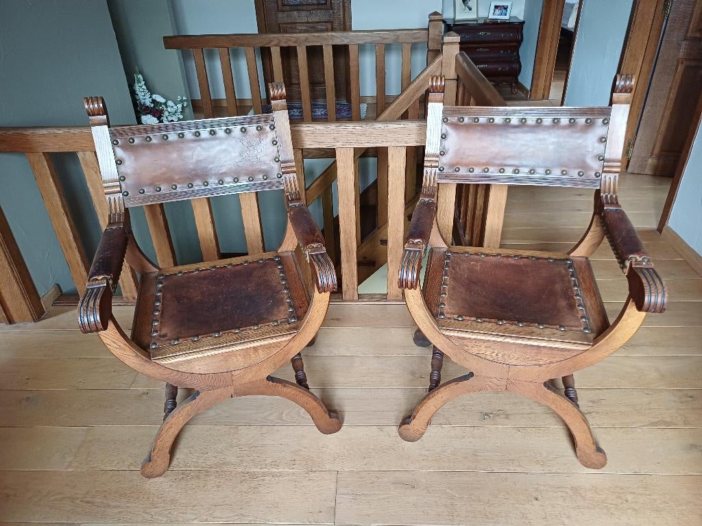 Antieke houten stoel met lederen zitting, Enlèvement