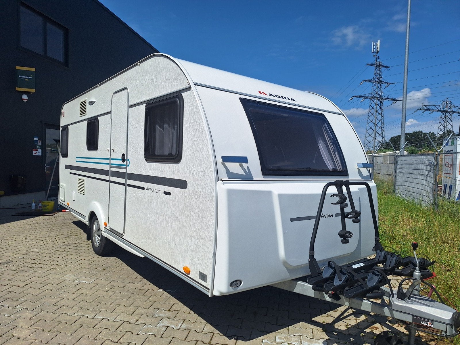 Adria Stapelbed Aviva 522 PT - Voortent - + Meer !!, Caravans en Kamperen, Caravans, Bedrijf, tot en met 6, 1000 - 1250 kg, Adria
