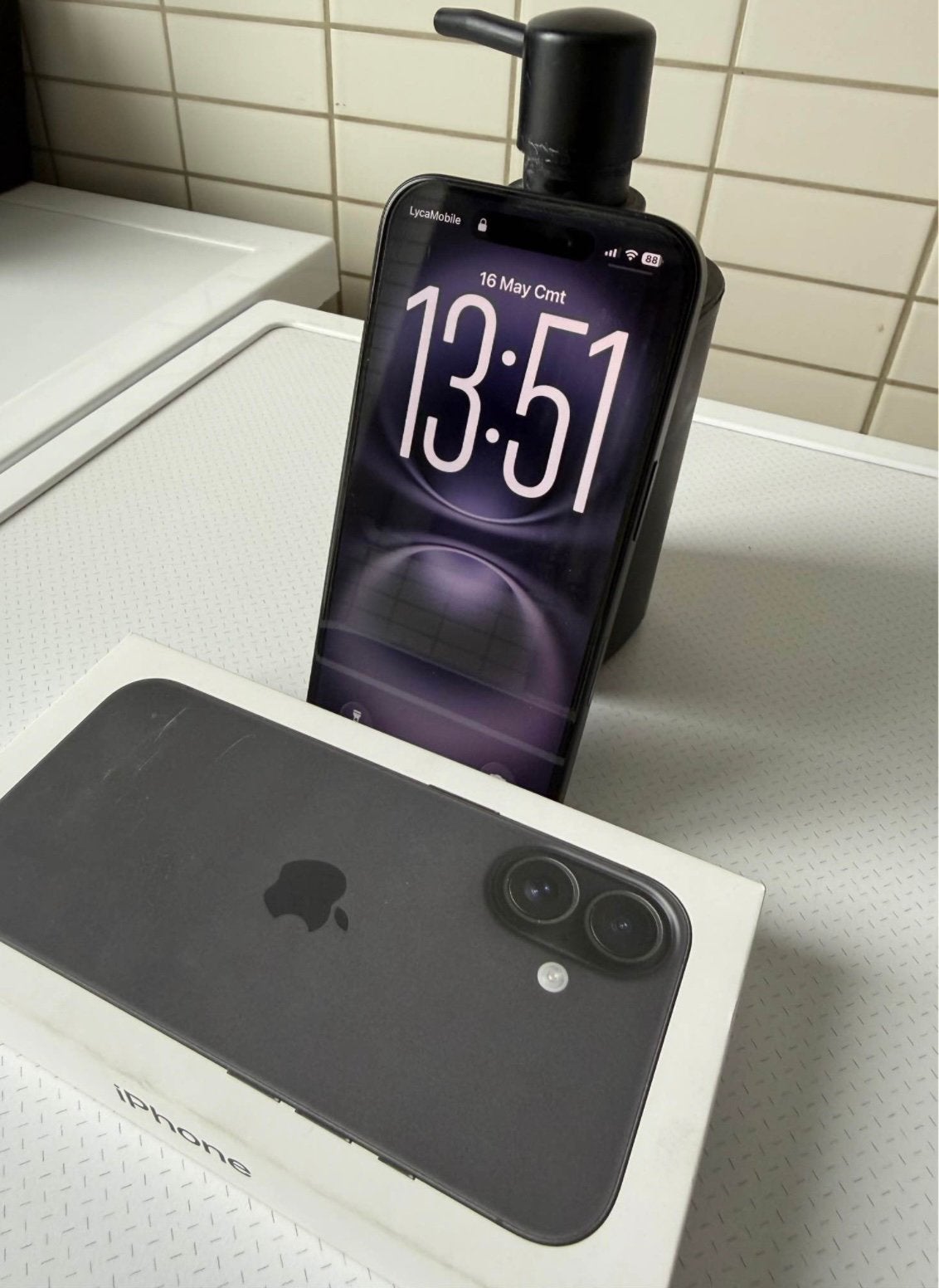 Iphone 16 zwart, Telecommunicatie, Mobiele telefoons | Telefoon-opladers, Ophalen, Zo goed als nieuw