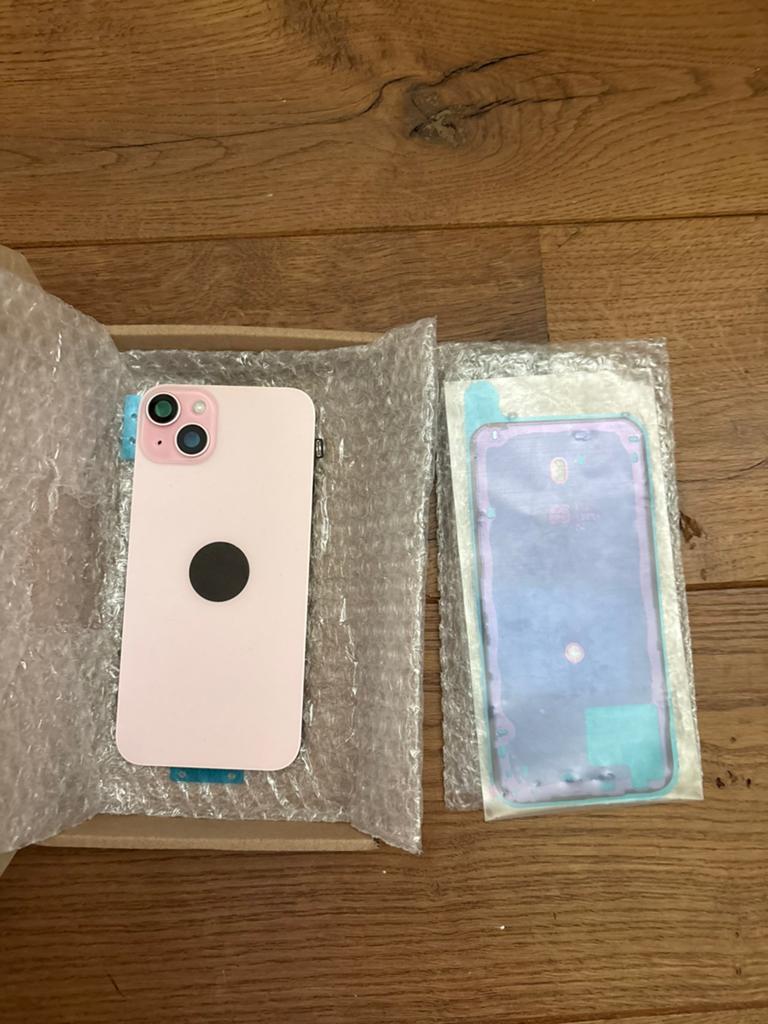 Cache arrière arrière pour iPhone 15 Plus — Rose — Nouveau, Enlèvement ou Envoi, Façade ou Cover, Rose, Comme neuf