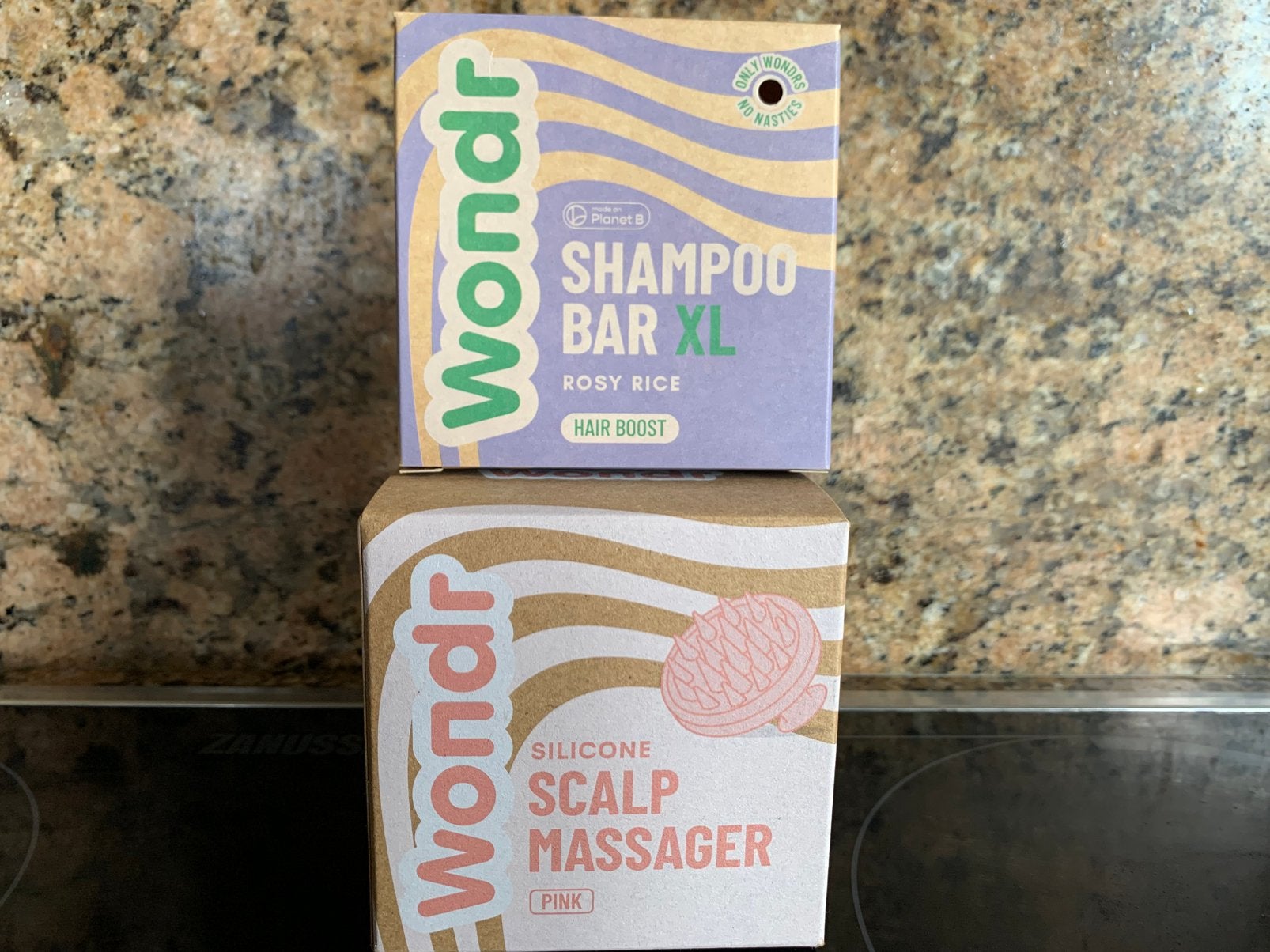Wondr shampoo bar xl en scalp massager, Bijoux, Sacs & Beauté, Enlèvement ou Envoi, Neuf, Soin des cheveux ou Soin réparateur des cheveux