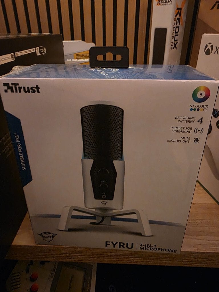 Fyru 4-in-1 Streamingsmicrofoon van het merk "Trust", Ophalen, Nieuw