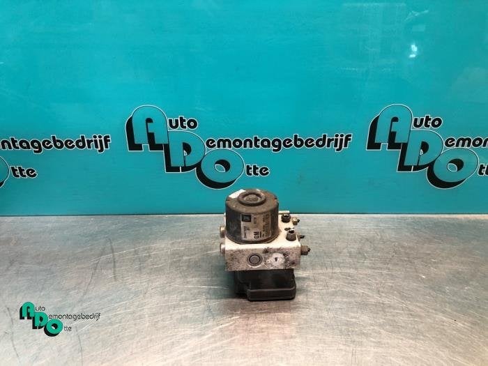 ABS Pomp van een Opel Astra (Astra H 04-), Gebruikt, -, -, Opel