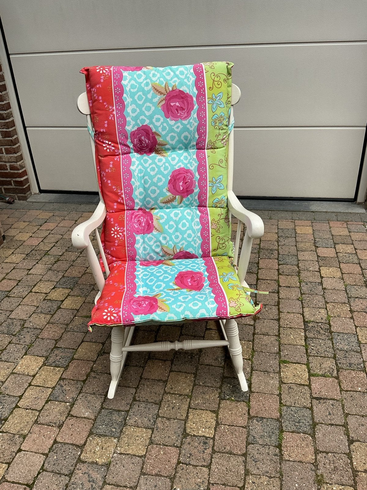 FAUTEUIL À BASCULE AVEC COUSSIN, Enlèvement, Comme neuf