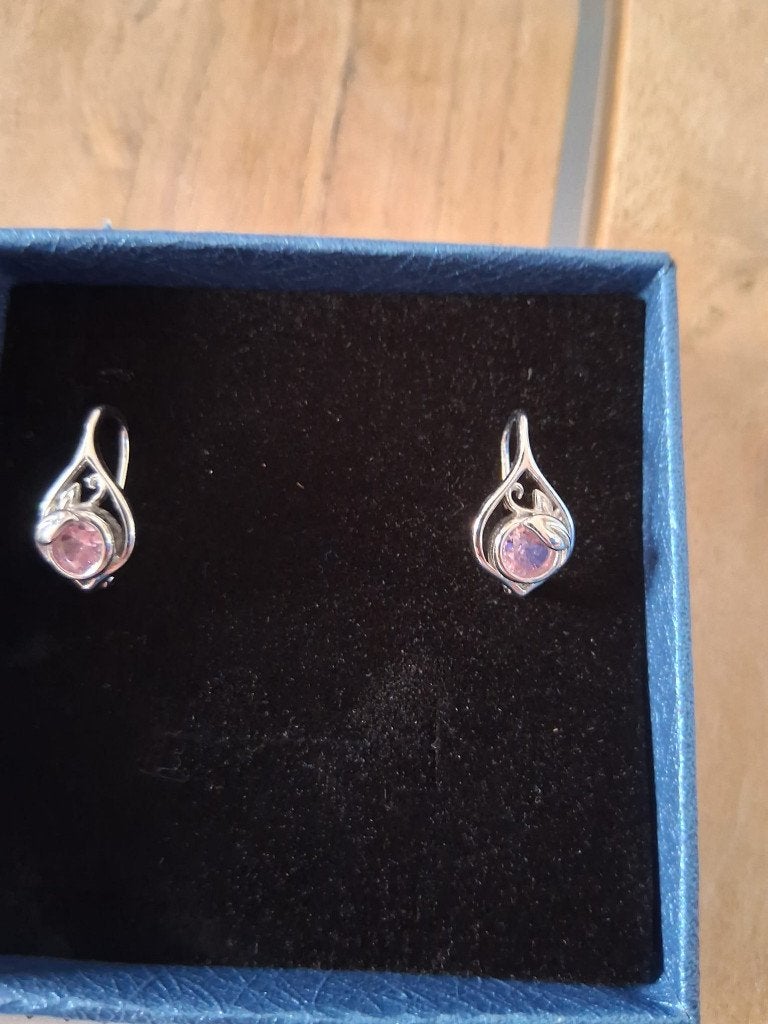 OHAYOO Zilveren oorbellen met roze/lila steen, Onbekend, Nieuw, Ophalen of Verzenden, Roze