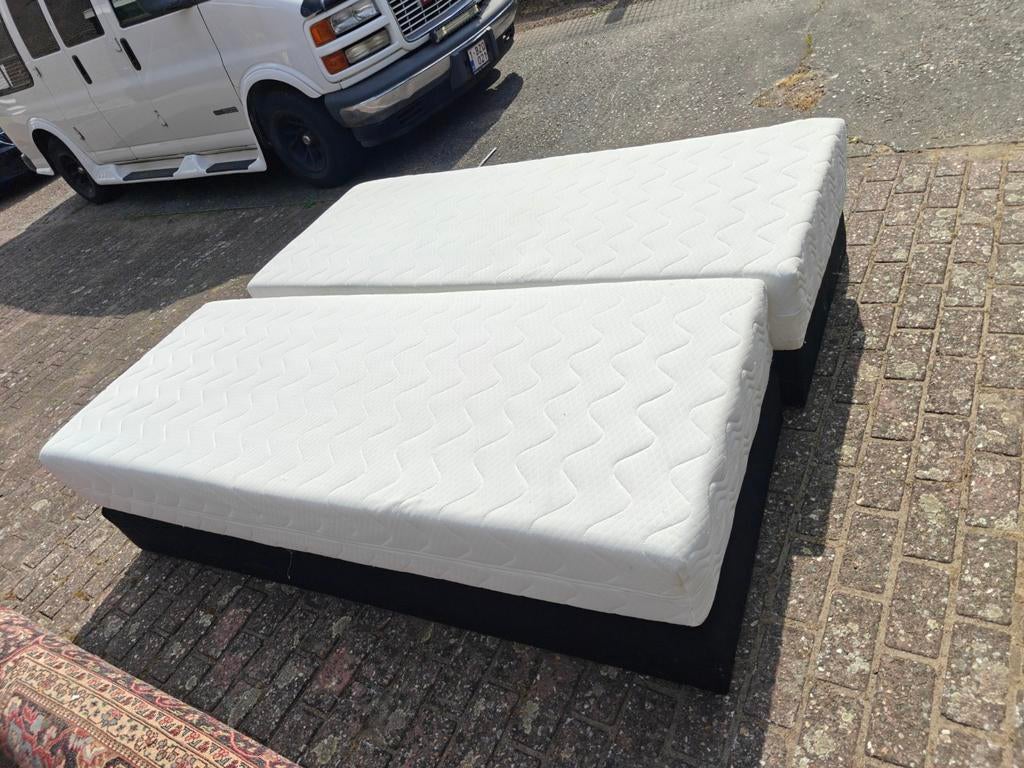 Boxspring goede staat, Ophalen, Zwart, Zo goed als nieuw, Twijfelaar