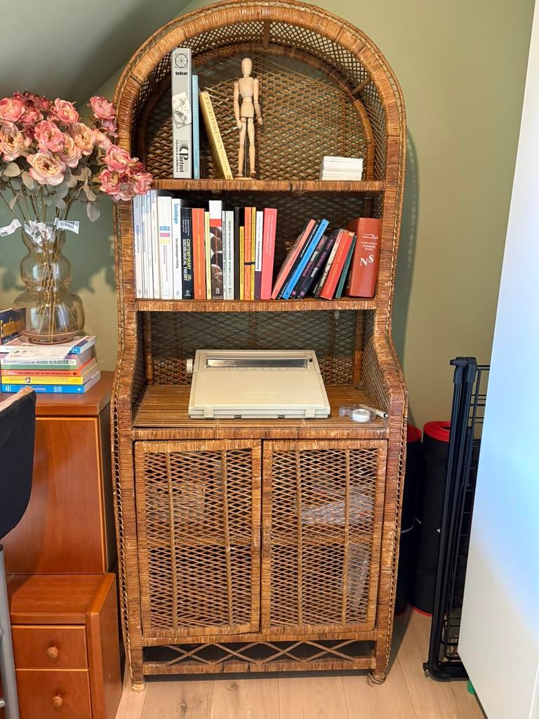 Vintage rotan kast, Ophalen