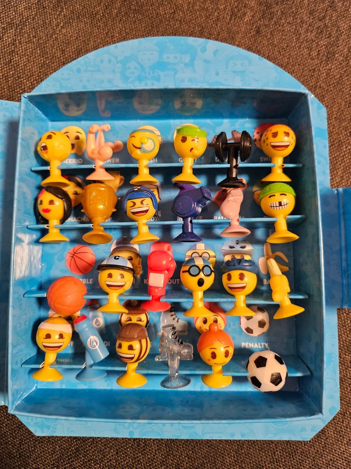emoji de 2022 a 2025 les 4 fardes complete, Ophalen of Verzenden