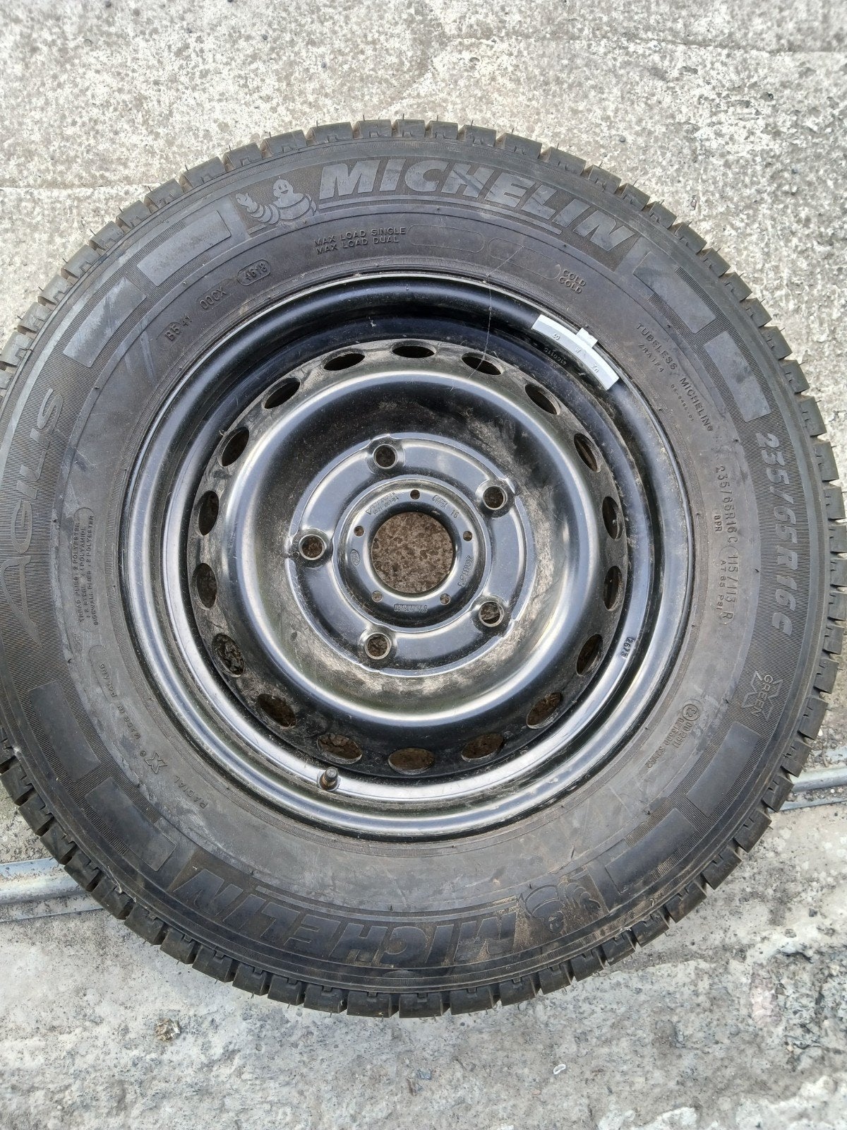 Roue de secours complète Ford 16" Michelin Agilis 235/65R16C, Autos : Pièces & Accessoires, Neuf, Pneus et Jantes, 16 pouces, Véhicule de tourisme