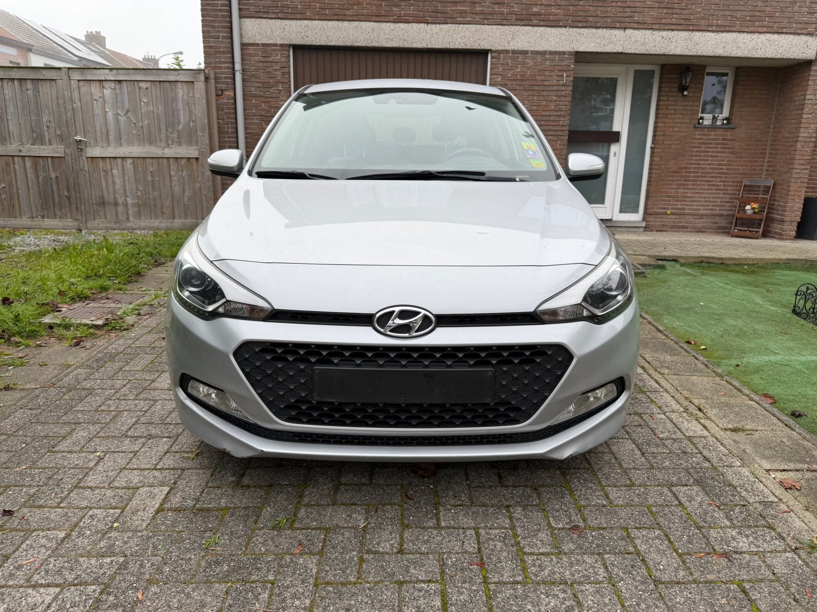 Hyundai I20 / Diesel / Euro 6b / 116.000 km, Auto's, 4 deurs, Stof, Euro 6, Grijs