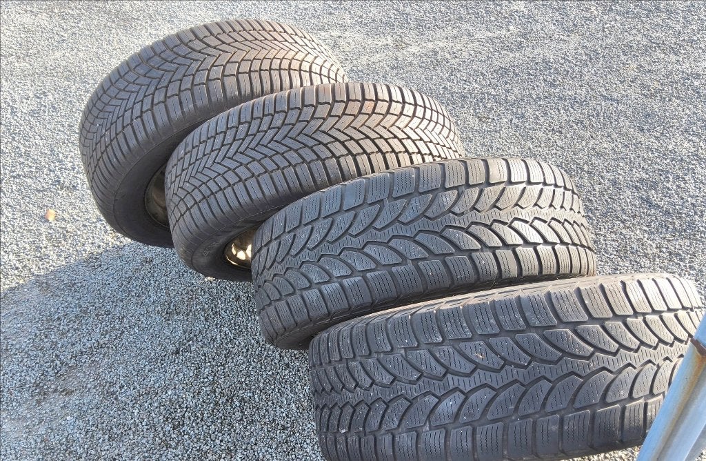 4 bons pneus hiver 205/55-16, jantes VW, Pneus et Jantes, Pneus hiver, 16 pouces, 205 mm