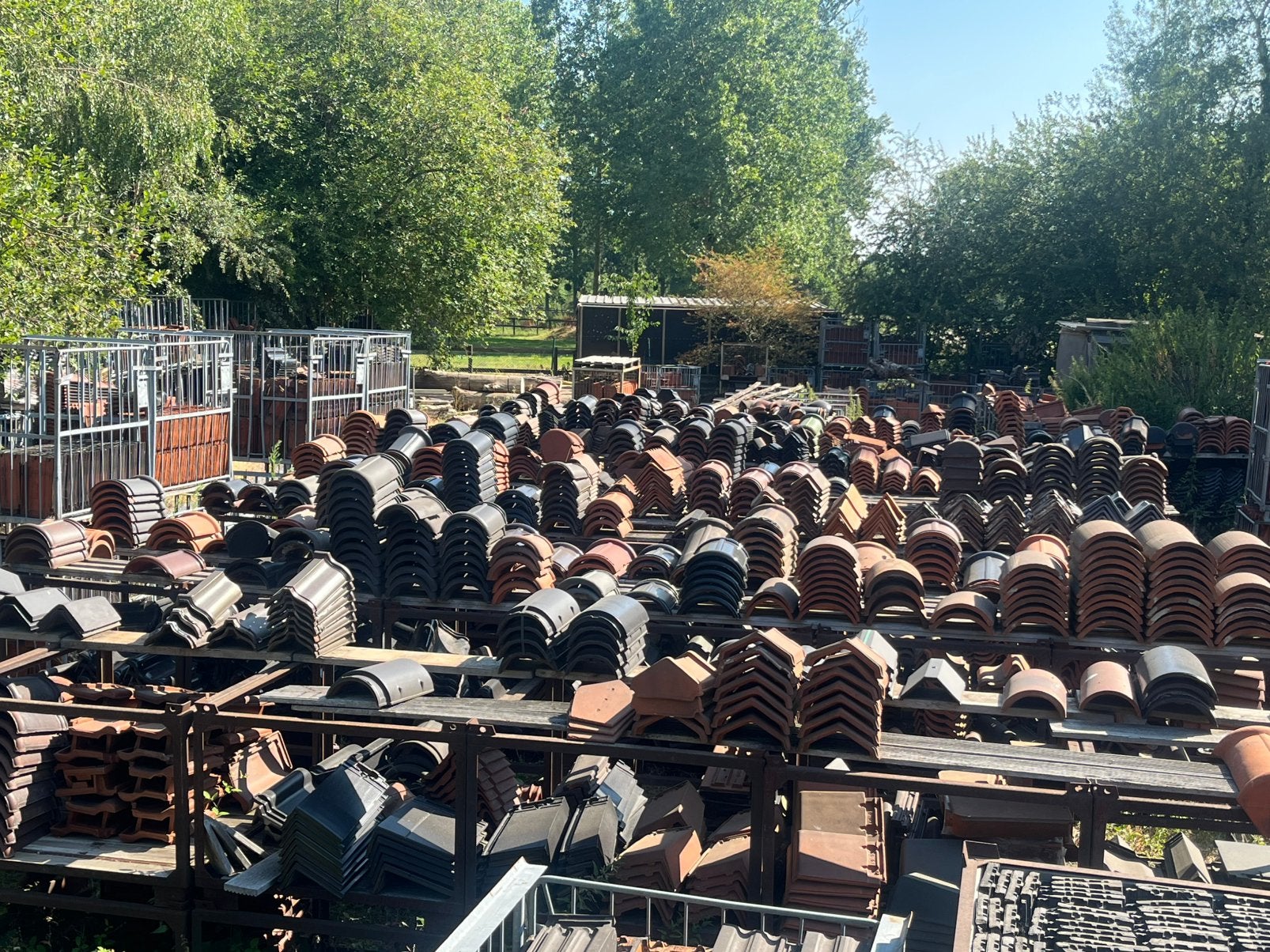 Veel kantpannen  nokpannen en gewone pannen, Doe-het-zelf en Bouw, Dakpannen en Dakbedekking, Dakpannen, Ophalen