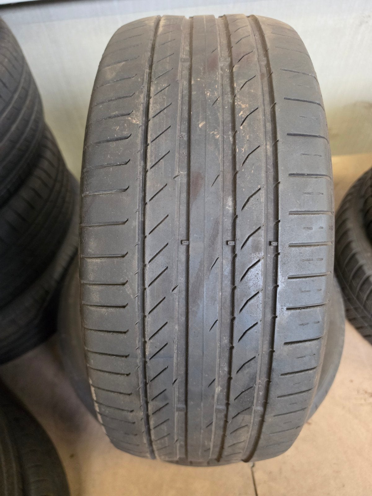235/45r18 continental 40€ l'unité avec montage et équilibrag, Enlèvement ou Envoi