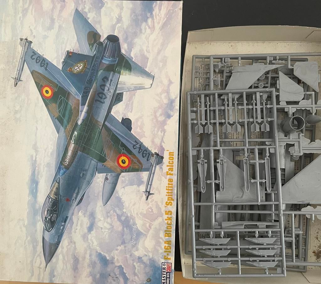 F16A Blok 5 Spitfire Falcon 1/72, Hobby en Vrije tijd, Ophalen of Verzenden, Zo goed als nieuw