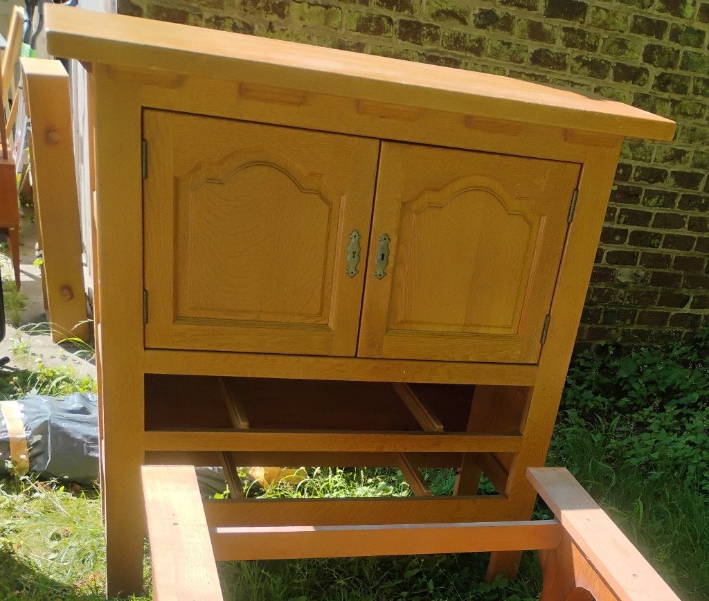 Licht houten dressoir, Ophalen, Gebruikt