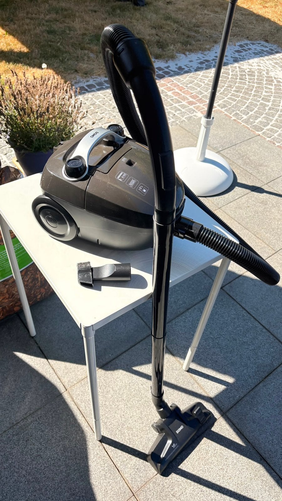 Domo compacte stofzuiger, Elektronische apparatuur, Stofzuigers, Stofzak, Overige merken, Gebruikt, Geschikt voor harde vloeren