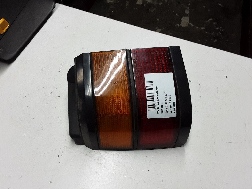 FEU ARRIÈRE GAUCHE Passat Variant (35I) (333945111), Autos : Pièces & Accessoires, Volkswagen, Mevr. I. Hauben, Utilisé, Rue de l'Espoir 34 34
4030  GRIVEGNÉE, BE