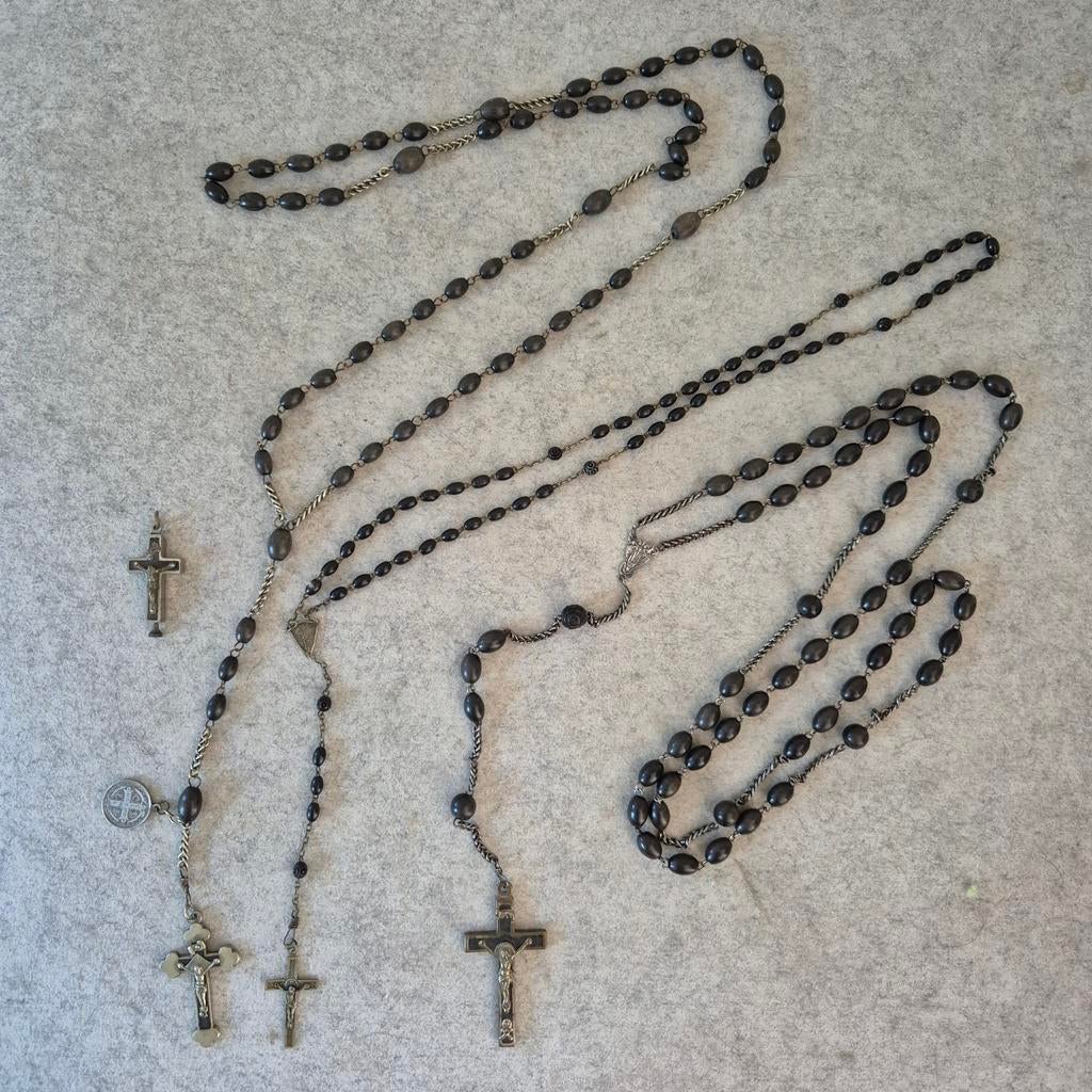 3 paternosters en 1 kruisje met relikwie, Ophalen of Verzenden