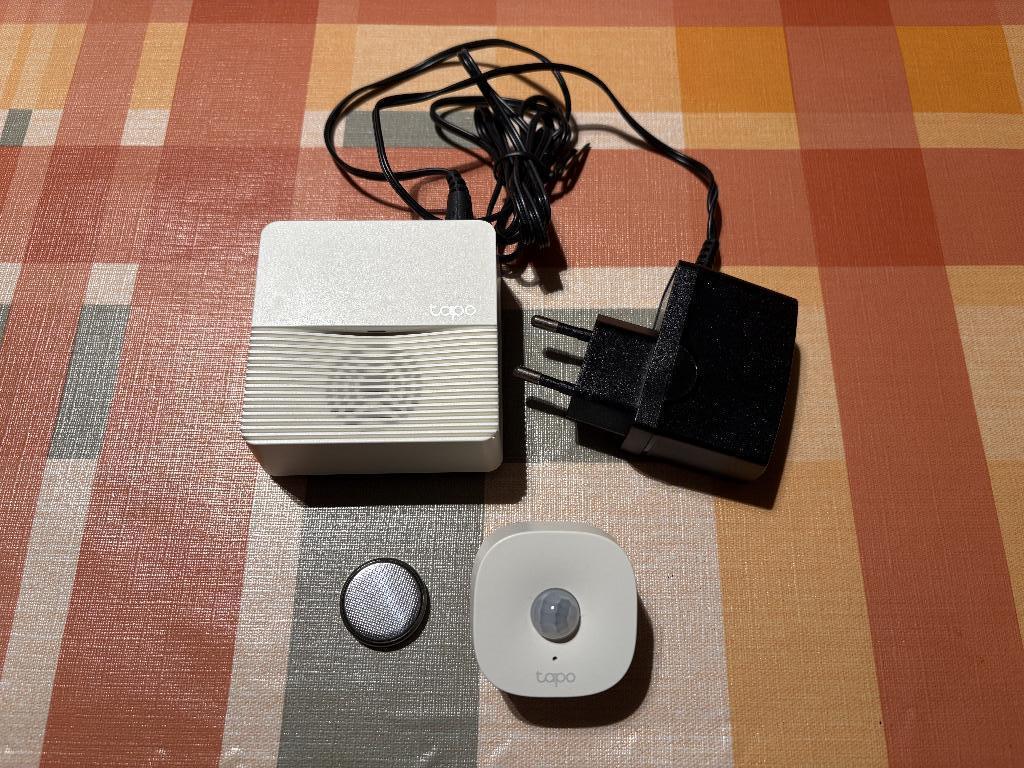 TAPO H200 hub en T100 bewegingssensor, Ophalen of Verzenden, Zo goed als nieuw