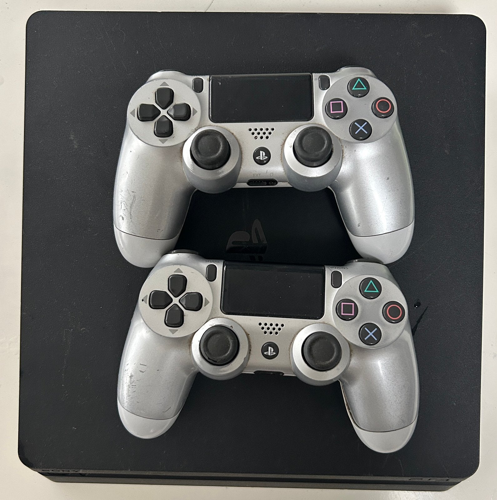 PS4 slim 500 GB + 2 manettes, Consoles de jeu & Jeux vidéo, Consoles de jeu | Sony PlayStation 4, Enlèvement, Comme neuf, 500 GB