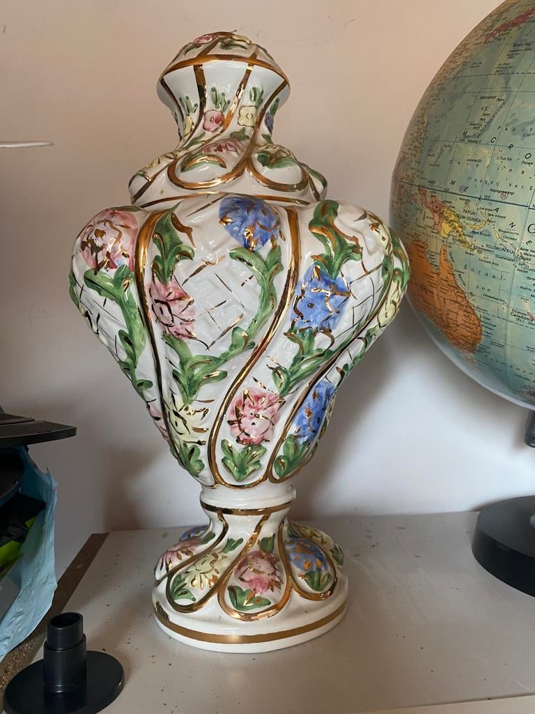 Antieke capodimonte vaas, Enlèvement