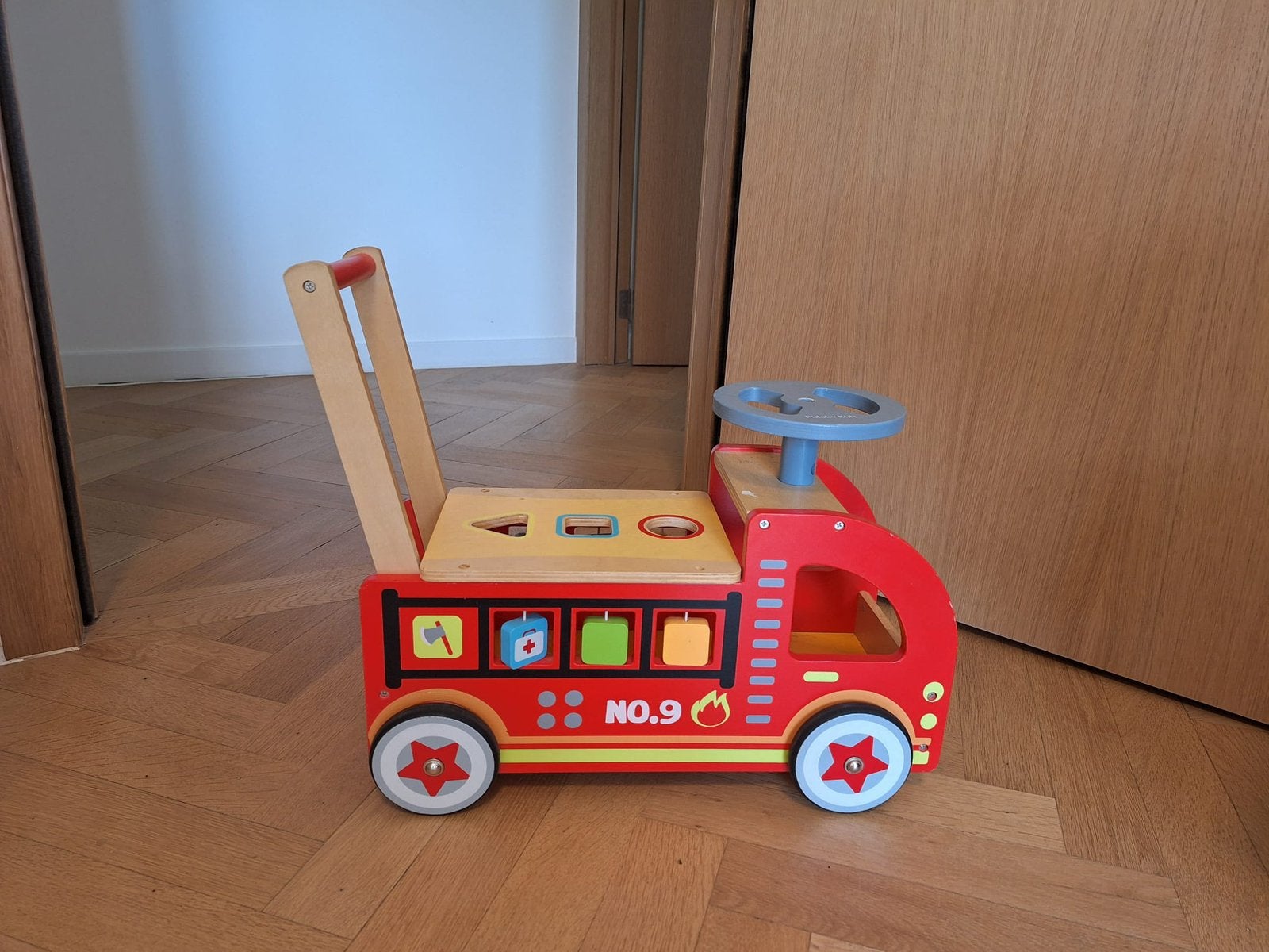 Voiture en bois., Enlèvement, Comme neuf