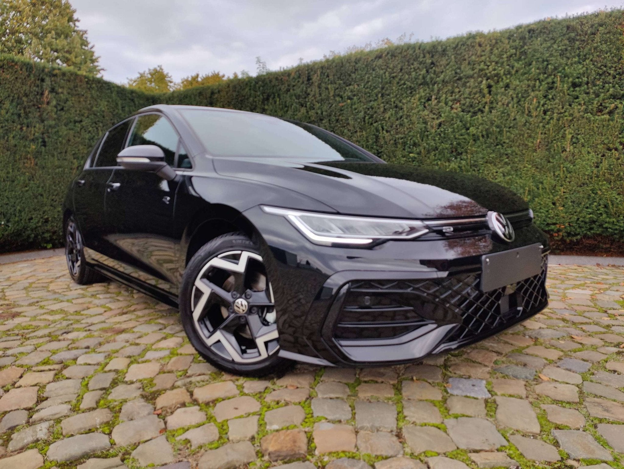 Volkswagen Golf VIII 1.5 eTSI R-Line (automatique), Autos, 118 g/km, 110 kW, Entreprise, Alcantara
