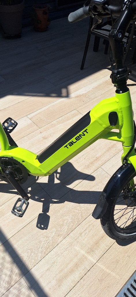 Compacte fiet bosh middenmotor  * bieden*, Zo goed als nieuw, Minder dan 47 cm, 50 km per accu of meer, Ophalen