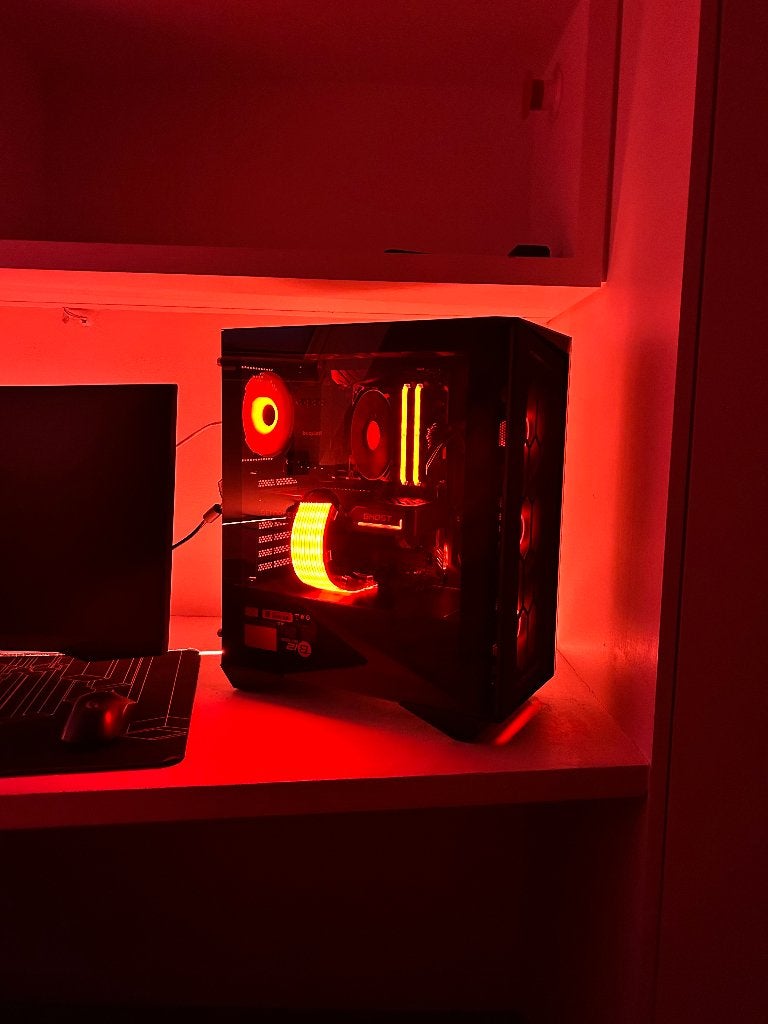 PC de jeu personnalisé Ryzen 5 5600G + RTX 5060 + 16 Go RAM, Informatique & Logiciels, Ordinateurs de bureau, Comme neuf, 3 à 4 Ghz