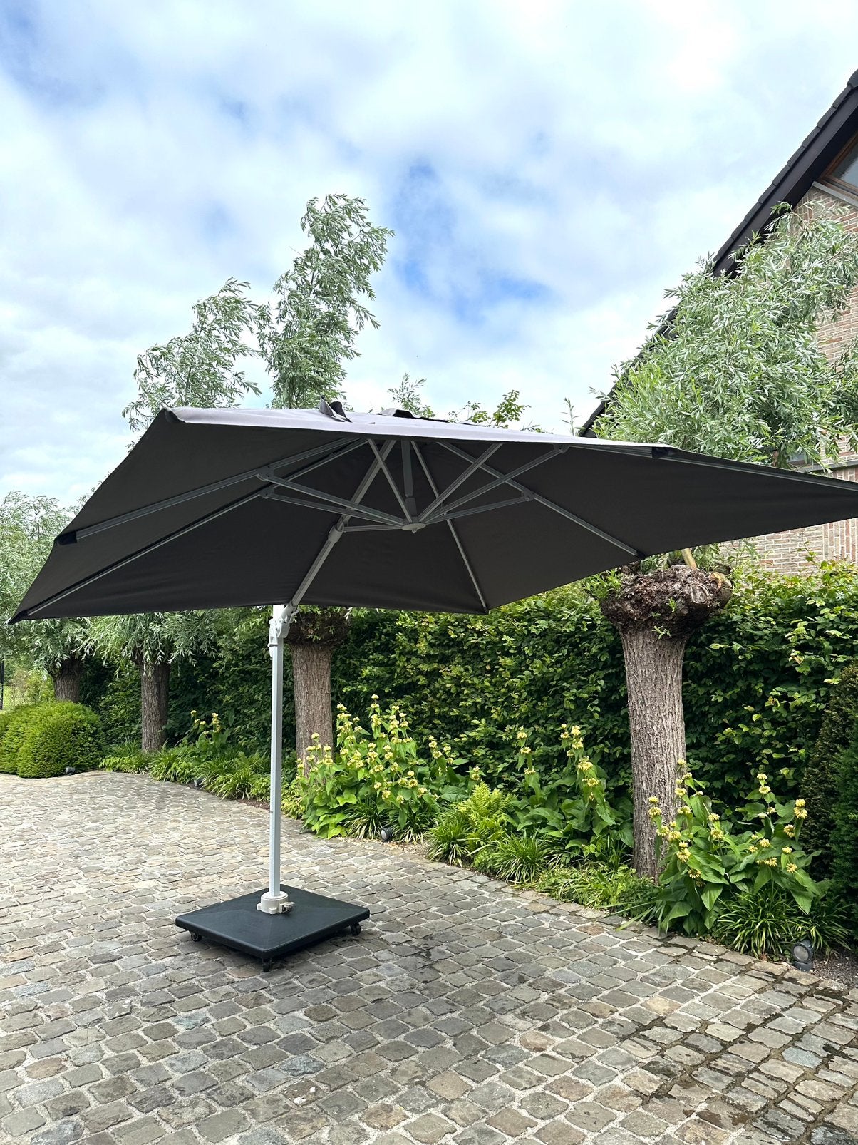 Zweefparasol 3x3 m - Bristol - grijs - verrijdbare voet, Tuin en Terras, Parasols, Ophalen, Verstelbaar, Gebruikt, Zweefparasol