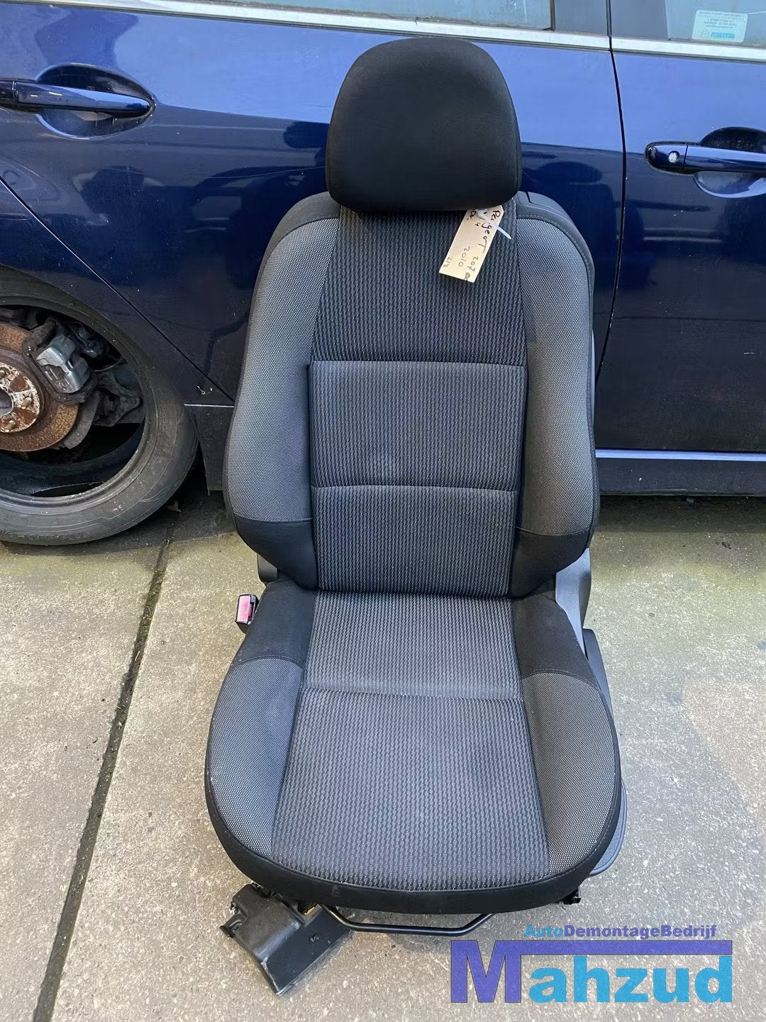 PEUGEOT 207 CC Bestuurders links voor stoel zwart grijs stof, Taurusavenue 1
2132 LS  Hoofddorp, NL, Contact.group@renault.com