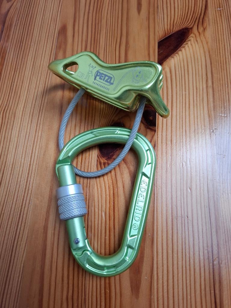 Escalade reverso Petzl 4 + mousqueton Edelrid, Enlèvement, Comme neuf, Accessoire d'escalade