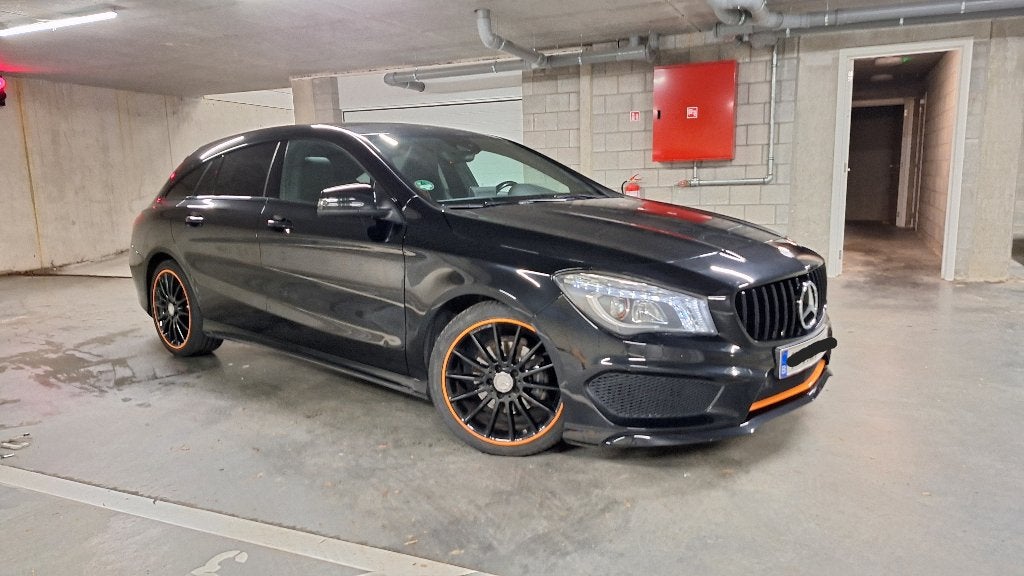 Mercedes CLA shooting Brake orange line, Auto's, Mercedes-Benz, CLA, 1600 cc, Leder en Stof, Zwart