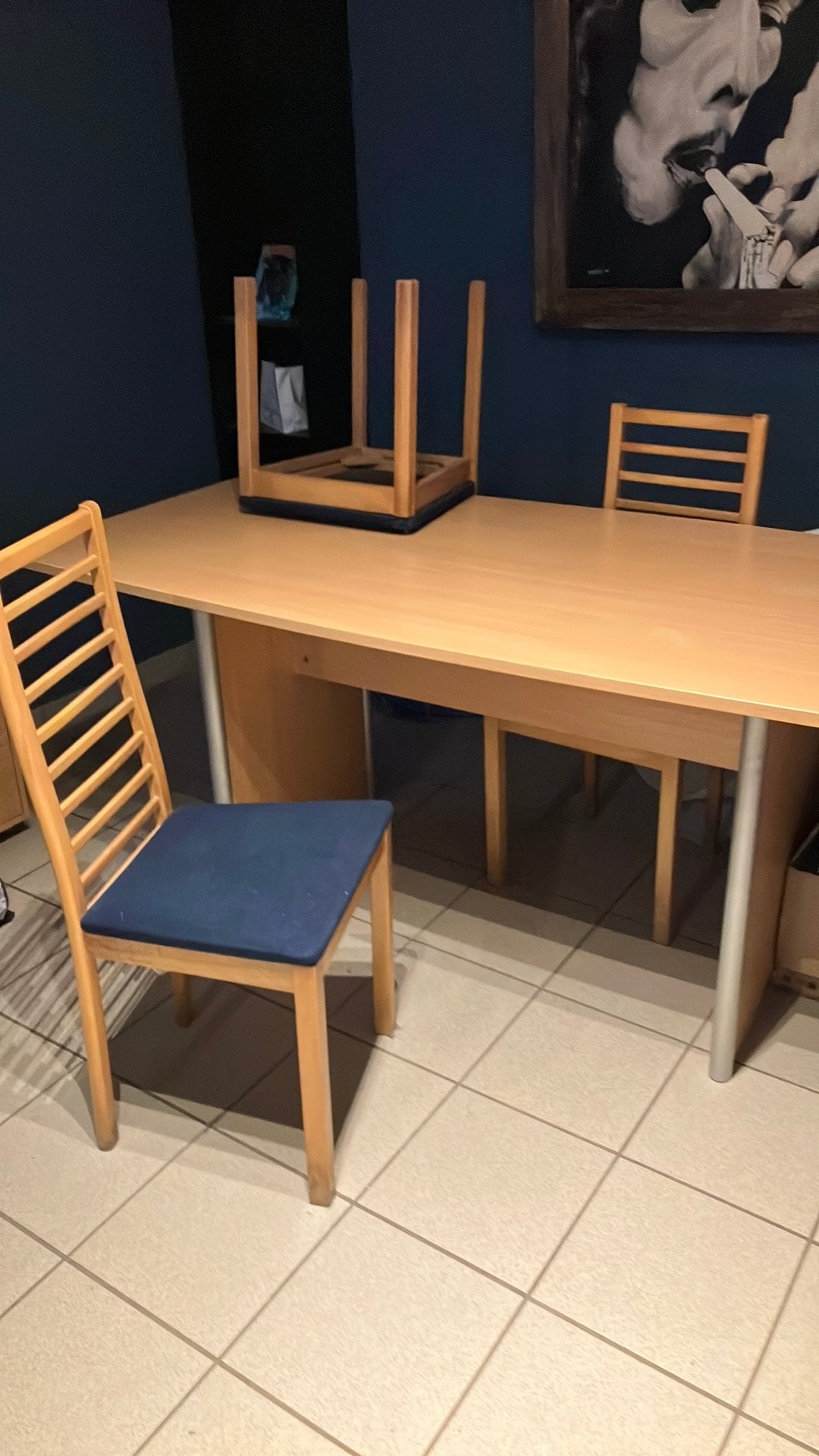 Gratis tafel met 4 stoelen en buffetkast, Ophalen, Overige houtsoorten