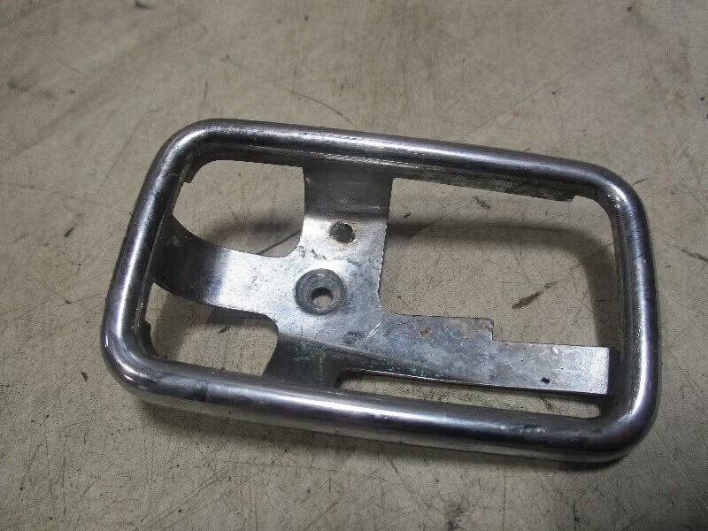 PORTIERGREEP BINNEN LINKS VOOR / 8 (W115) (108-788-05-11), Autos : Pièces & Accessoires, Carrosserie & Tôlerie, Mercedes-Benz AG
