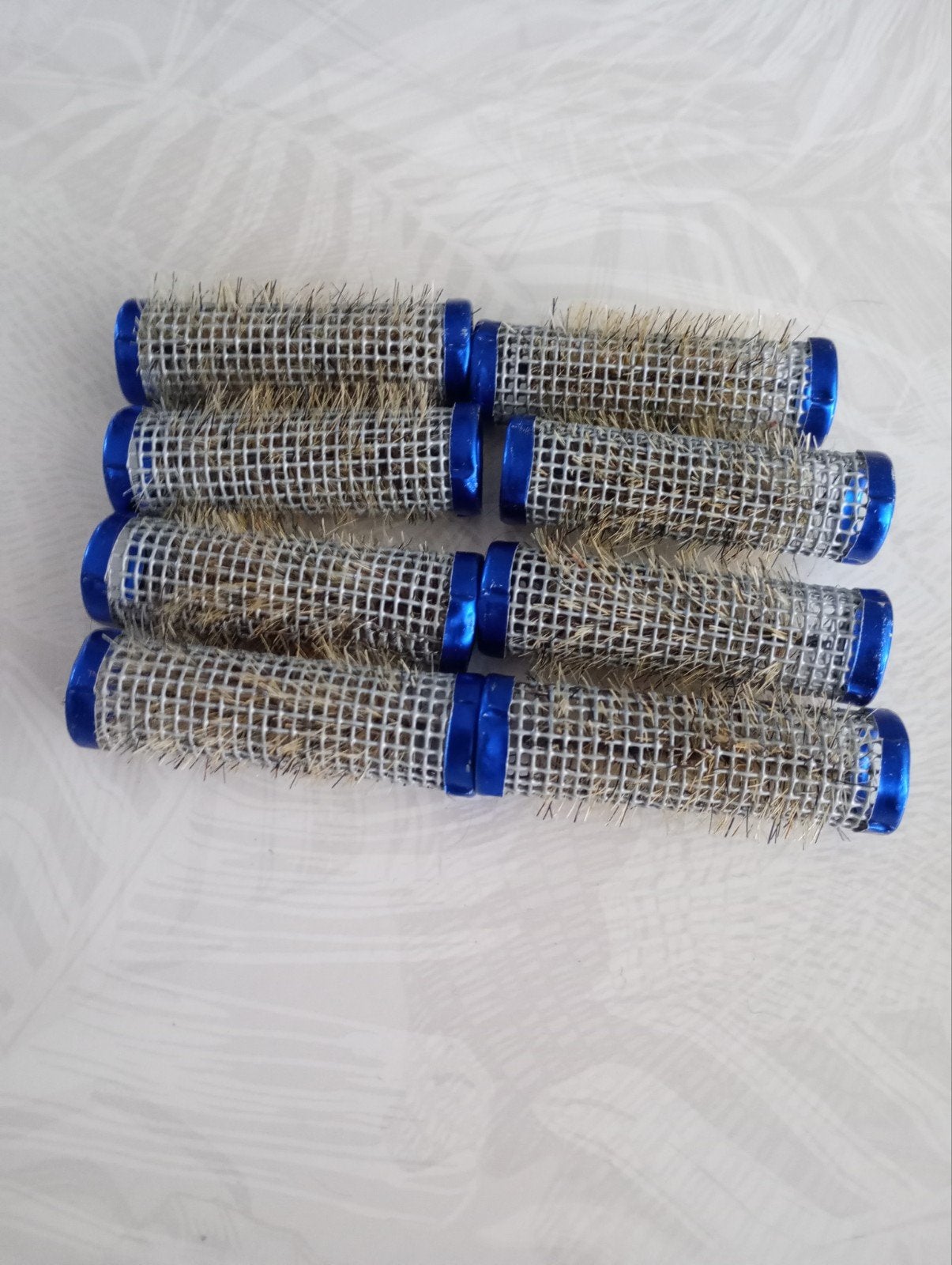Lot de 8 bigoudis rigides vintage en métal grillagé bleu, Enlèvement ou Envoi, Sèche-cheveux